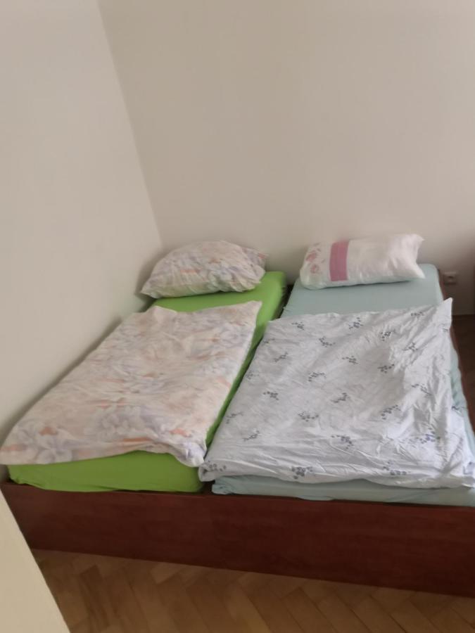 Private Room In Shared Luxurious Palace Like Apartment With 2 Bathrooms Including Whirlpool And Virtual Reality Прага Екстериор снимка