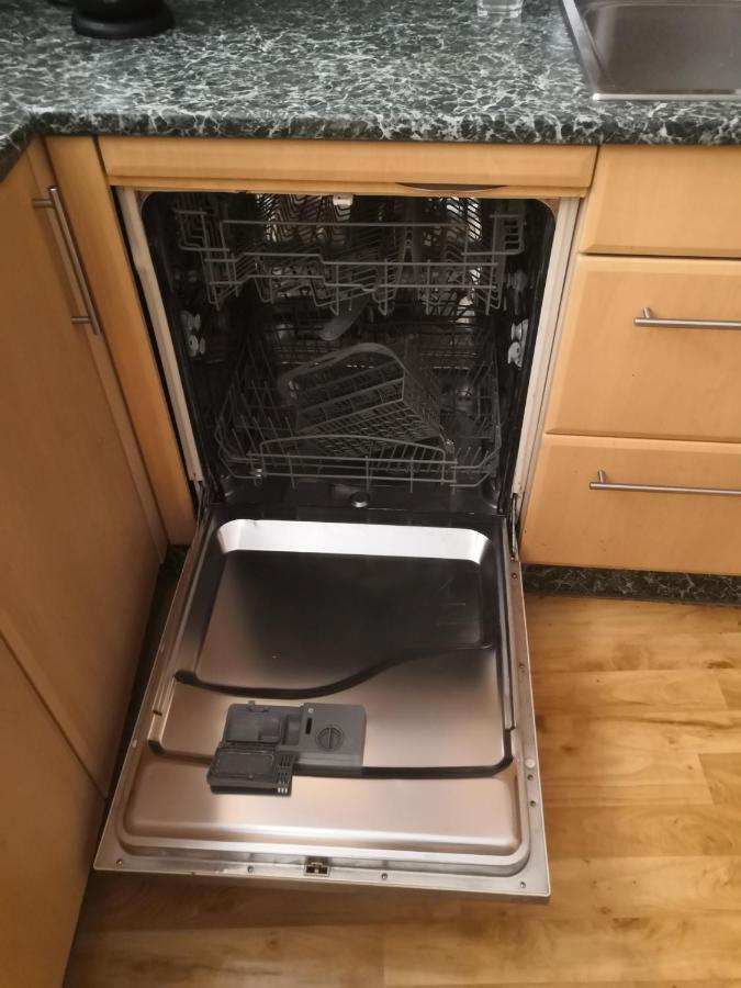 Private Room In Shared Luxurious Palace Like Apartment With 2 Bathrooms Including Whirlpool And Virtual Reality Прага Екстериор снимка
