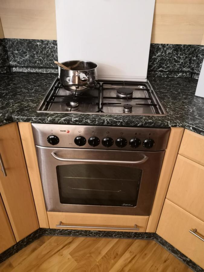 Private Room In Shared Luxurious Palace Like Apartment With 2 Bathrooms Including Whirlpool And Virtual Reality Прага Екстериор снимка