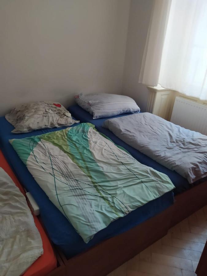 Private Room In Shared Luxurious Palace Like Apartment With 2 Bathrooms Including Whirlpool And Virtual Reality Прага Екстериор снимка