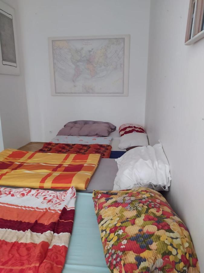 Private Room In Shared Luxurious Palace Like Apartment With 2 Bathrooms Including Whirlpool And Virtual Reality Прага Екстериор снимка