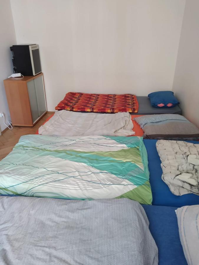 Private Room In Shared Luxurious Palace Like Apartment With 2 Bathrooms Including Whirlpool And Virtual Reality Прага Екстериор снимка